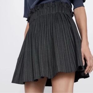 ZARA Pleated Houndstooth Grey & Black Mini Skirt Size Small